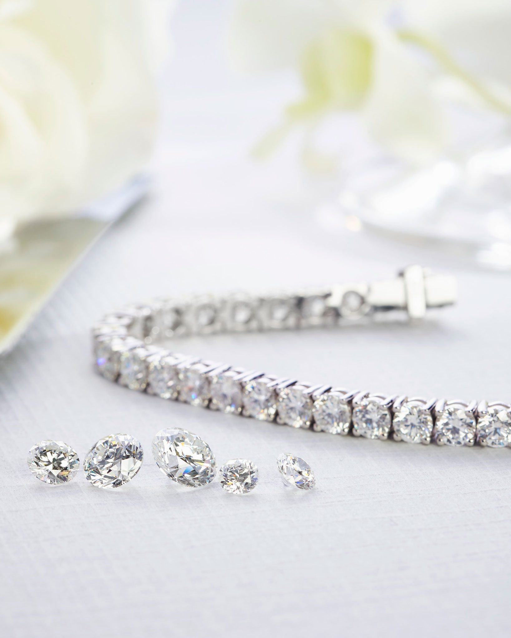 Cleaning diamond jewellery