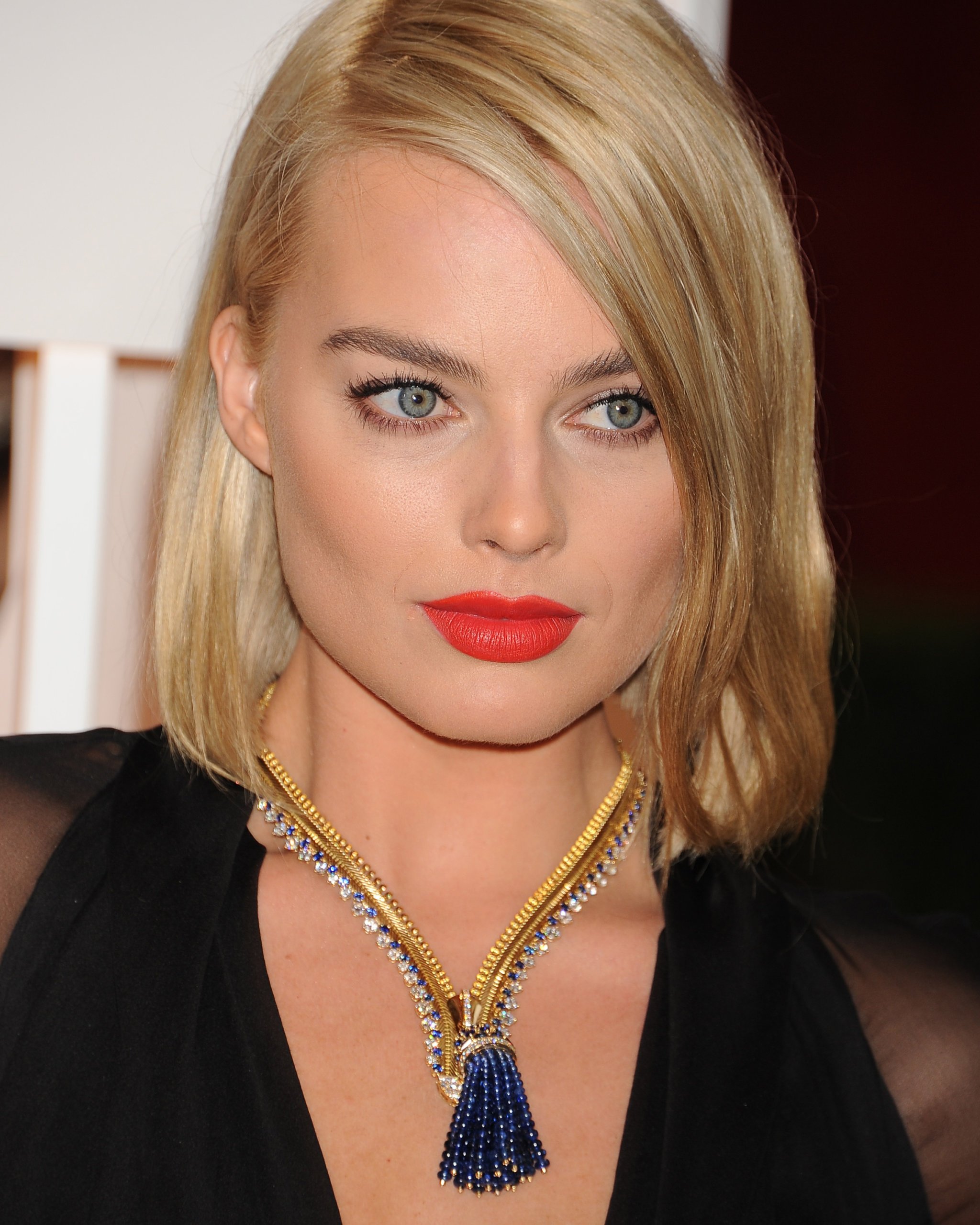 Oscars Jewelry: Margot Robbie