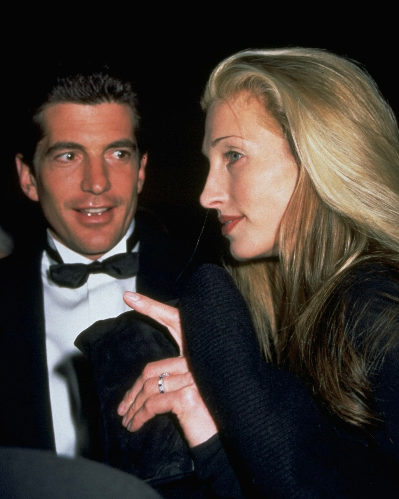 John Kennedy Jr. with his bride-to-be, Carolyn Bessette, wearing her sapphire and diamond eternity band-engagement ring at an event in 1996. (Getty Images)
