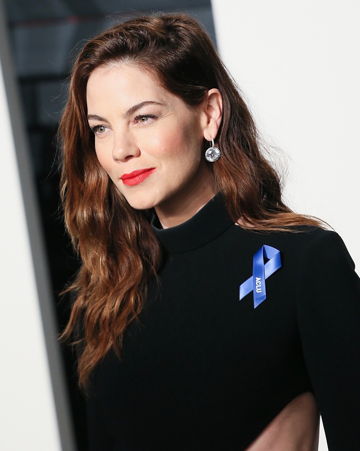 'The White Lotus' Michelle Monaghan attended the 2017 Vanity Fair Oscar Party, wearing Jacob & Co. diamond drop earrings.