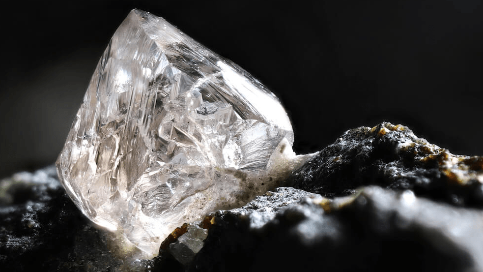 Key differences between natural and lab-grown diamonds to guide your choice