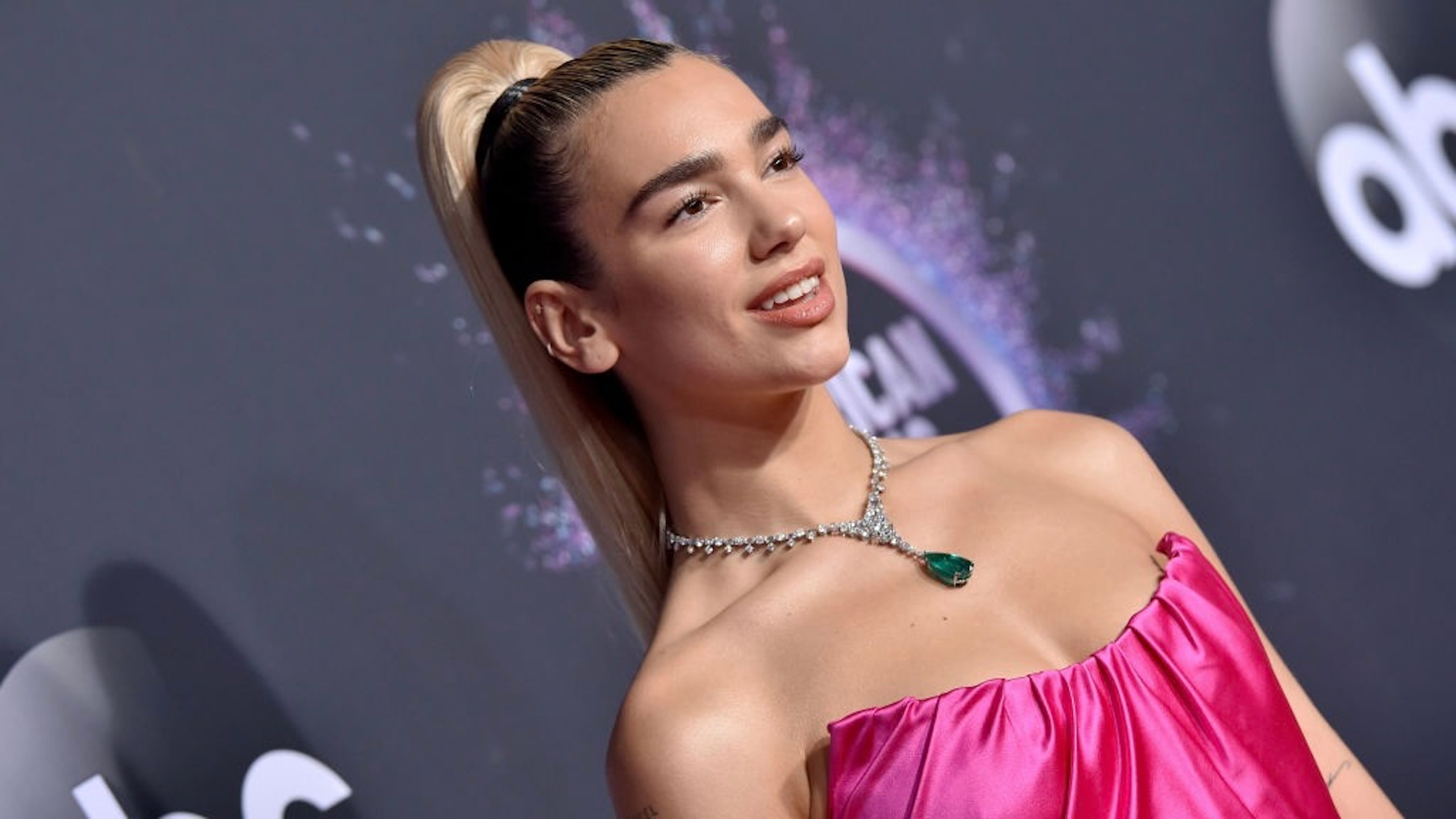 Dua Lipa attends the 2019 American Music Awards on November 24, 2019 in Los Angeles, California. (Getty Images)