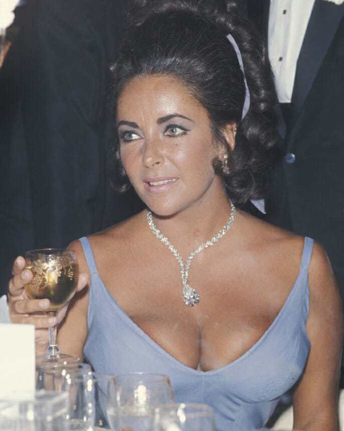 Oscars Jewelry: Elizabeth Taylor wears the Taylor-Burton diamond to the 1970 Academy Awards