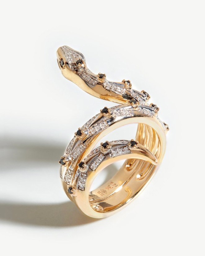 Snake ring with black and white diamond