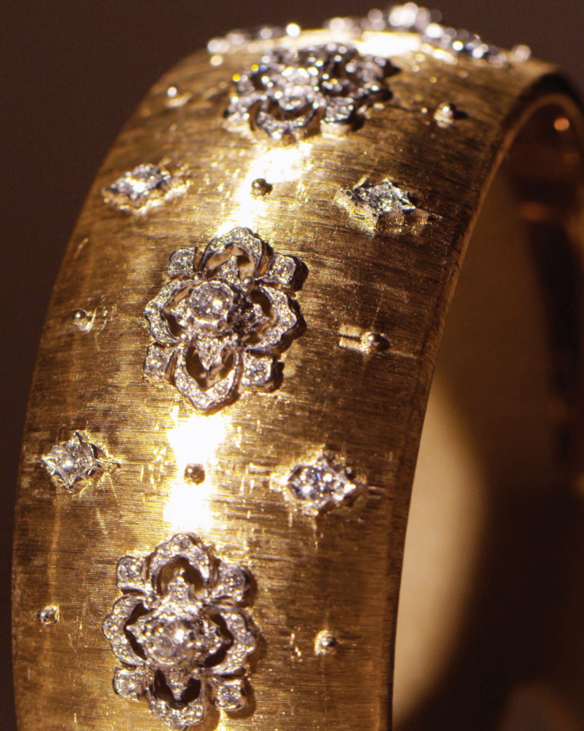 Buccellati gold and diamond cuff