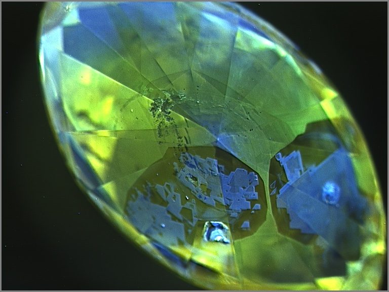 Chameleon diamond growth pattern