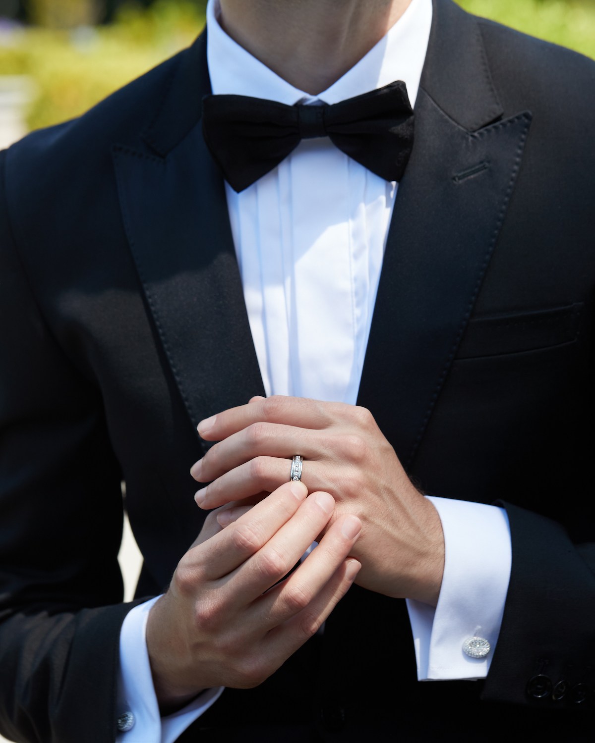 A Complete Guide to Classic Wedding Jewelry for the Groom