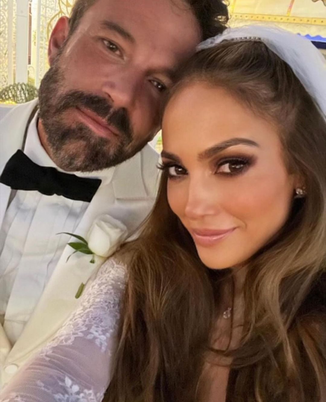 Jennifer Lopez's green diamond engagement ring