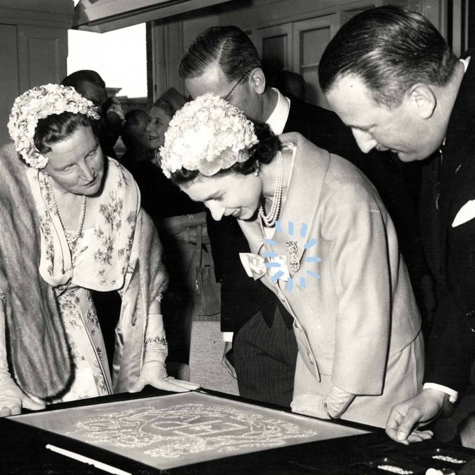 Royal Brooches Queen Elizabeth II wearing her Granny’s Chips while visiting Louis Asscher in Amsterdam