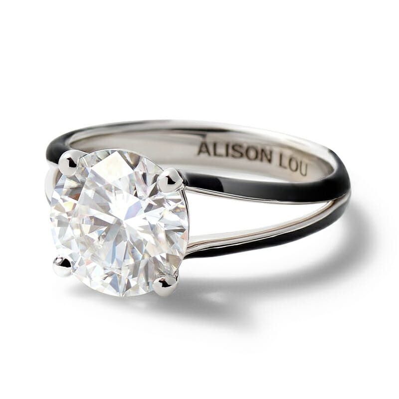 round diamond engagement ring
