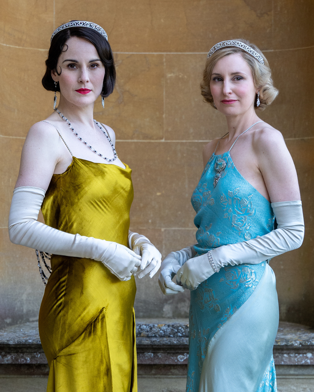 Michelle Dockery stars as Lady Mary and Laura Carmichael as Lady Edith in DOWNTON ABBEY: The Grand Finale, a Focus Features release. Credit: Rory Mulvey / © 2025 FOCUS FEATURES LLC