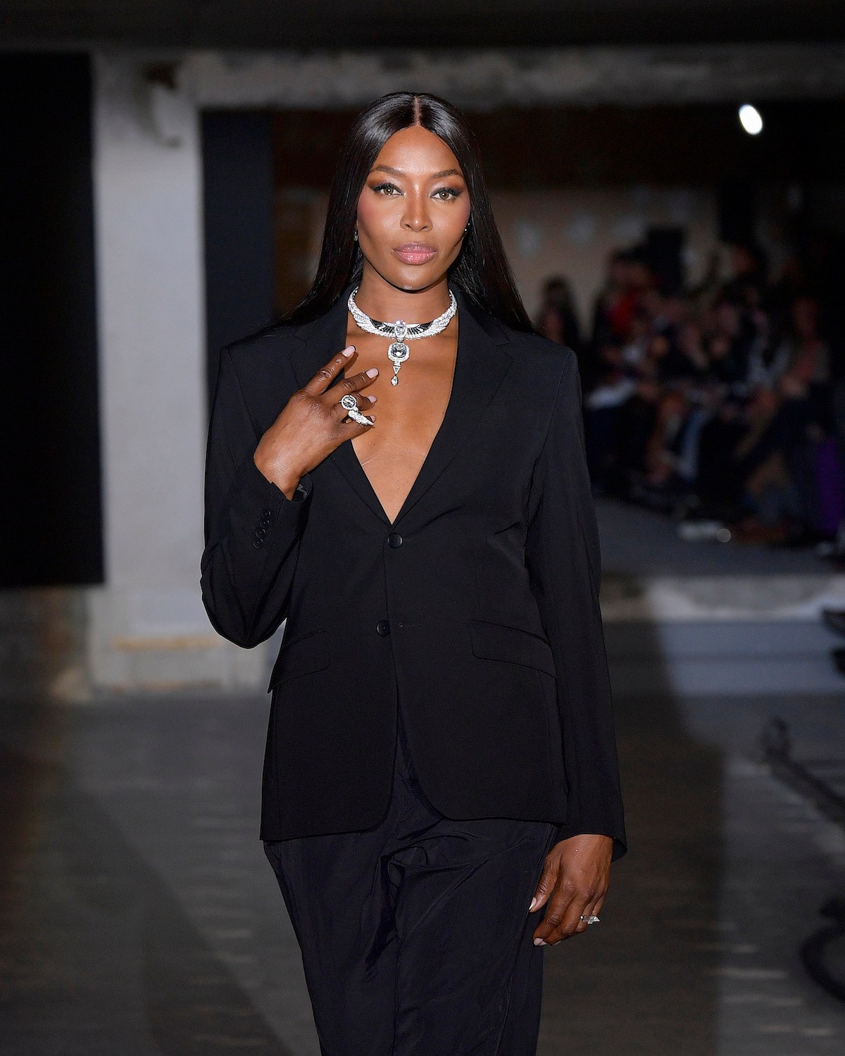 naomi campbell messika paris fashion week