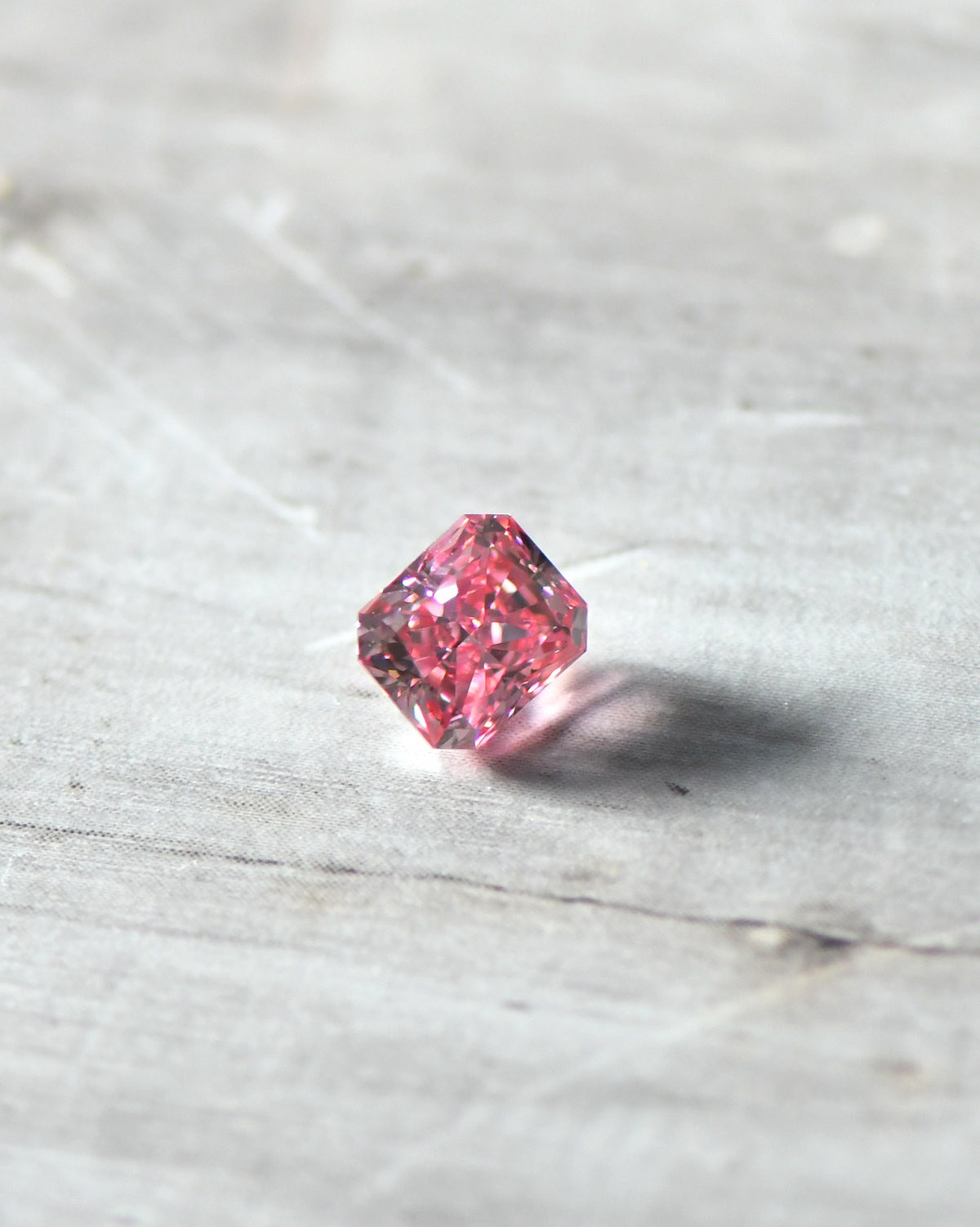 Argyle Thea - 2.24 Fancy Vivid Purplish Pink (Largest VS2 clarity Radiant cut of its color from Australia)
