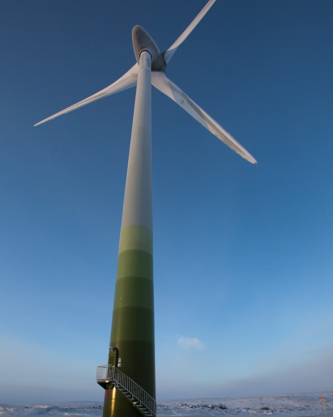 A wind turbine at the Diavik Diamond Mine wind farm. (Courtesy of Rio Tinto)