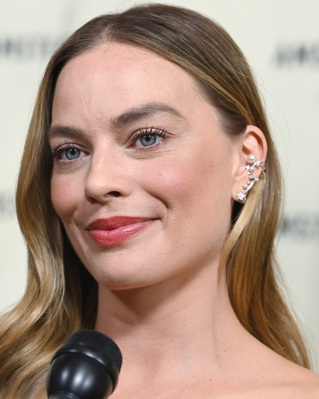 Margot Robbie Wore Chanel Crawlers to the Amsterdam Premiere