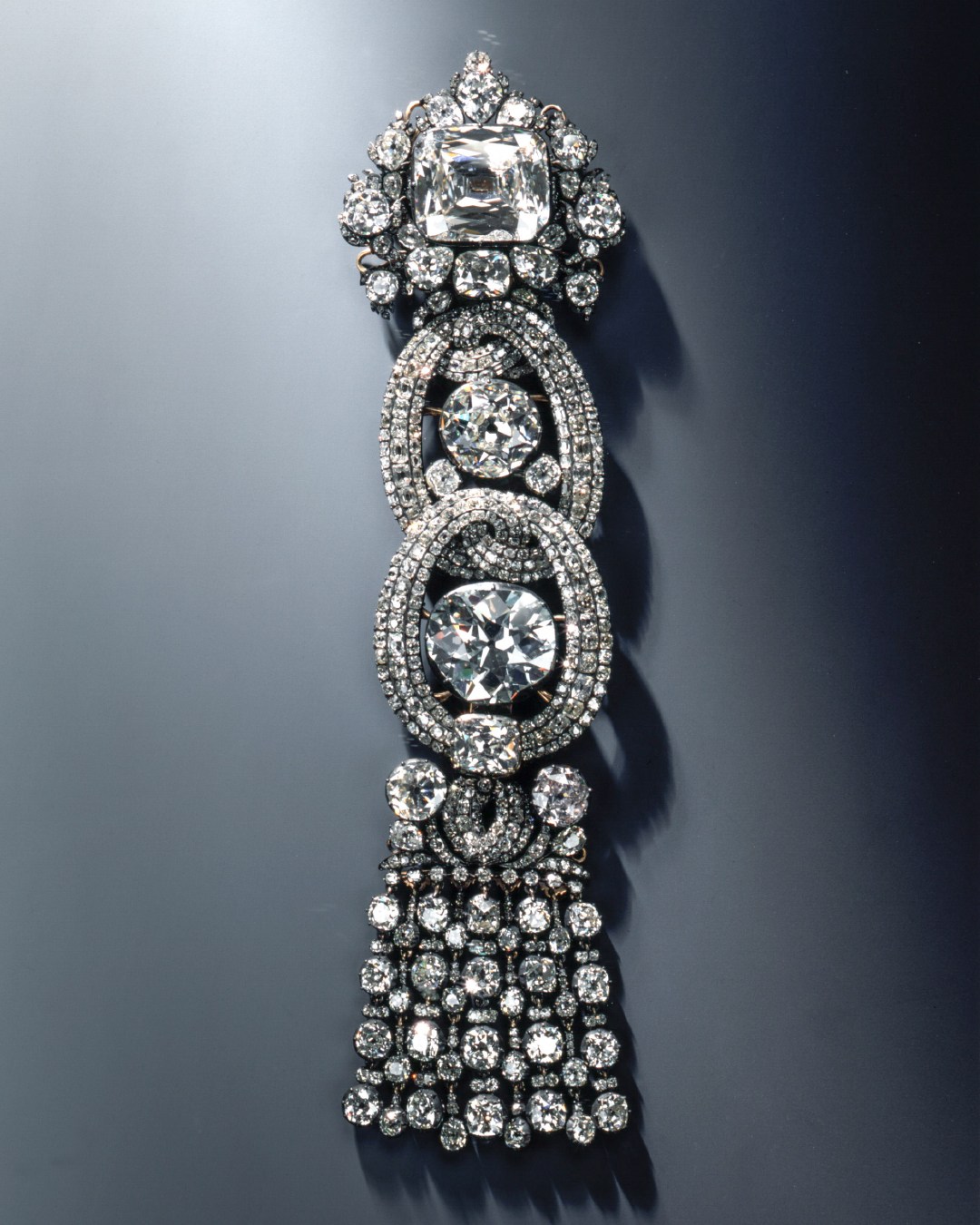 famous diamonds: The Dresden White: A Vanished Treasure in a Modern-Day Heist