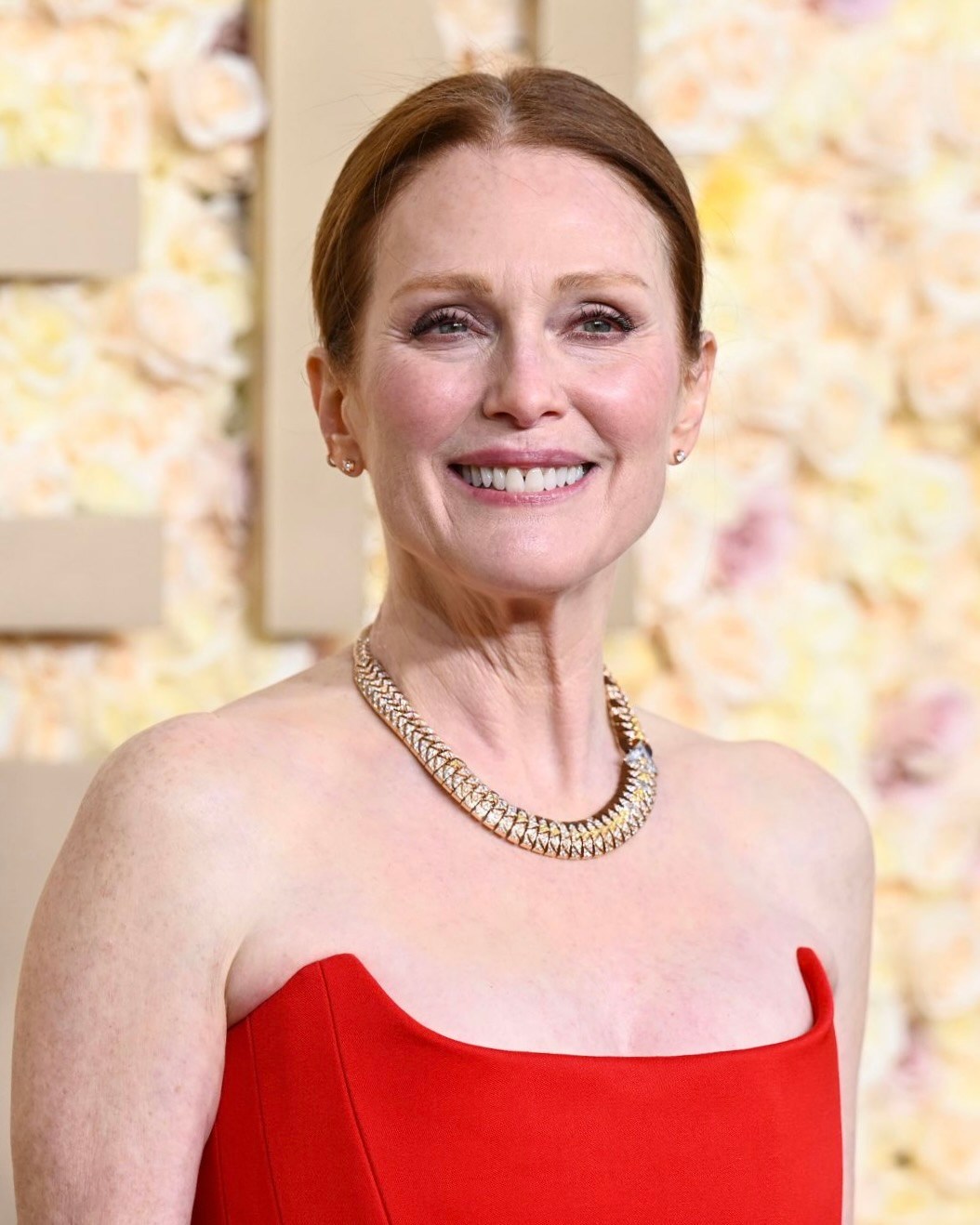 Julianne Moore at the 2024 Golden Globes in Natural Diamond Jewelry