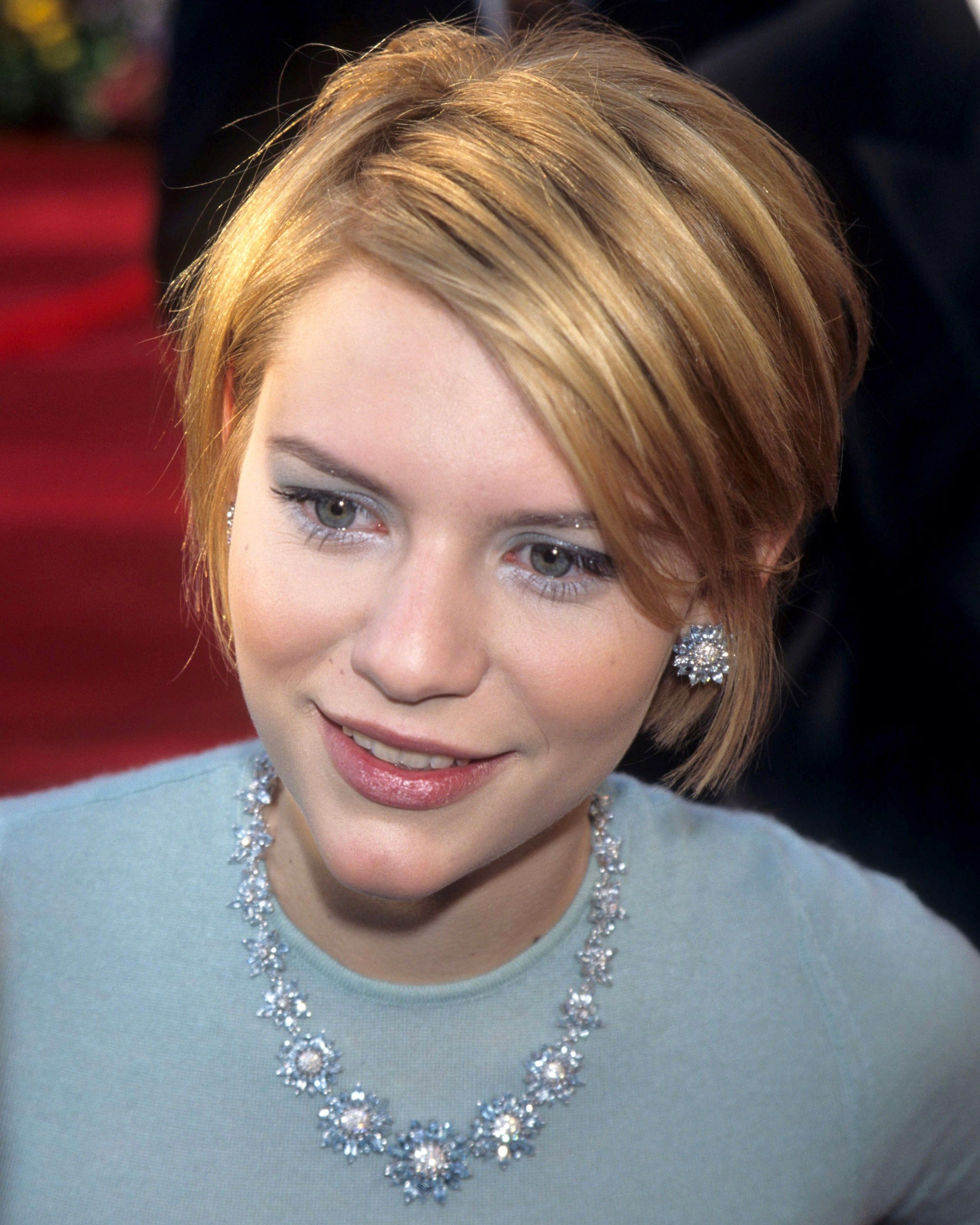 Oscars Jewelry: Claire Danes wore Asprey Daisy Heritage jewelry on the 1997 Academy Awards red carpet
