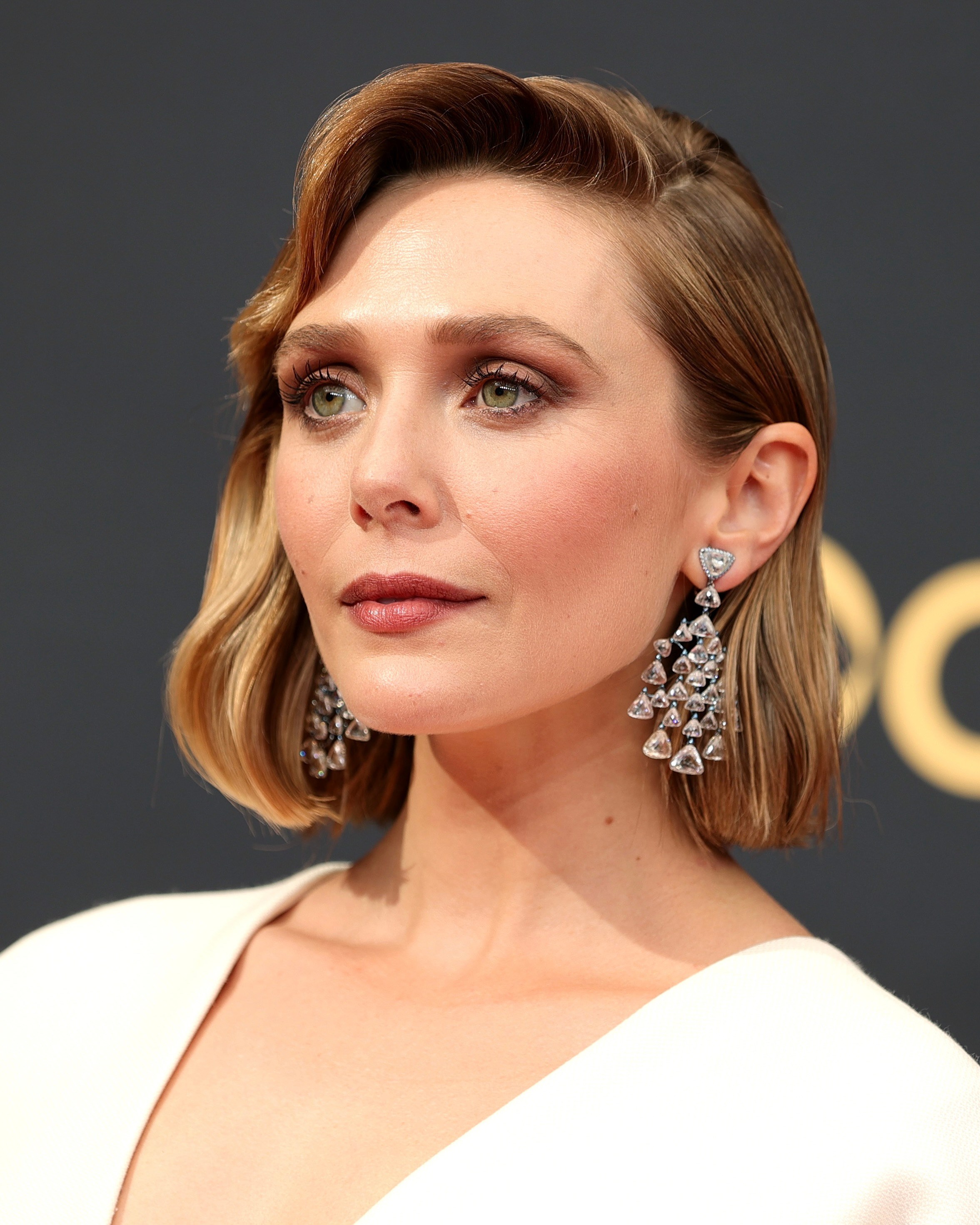 Elizabeth Olsen Wore Chopard Jewelry to the 2021 Emmy Awards