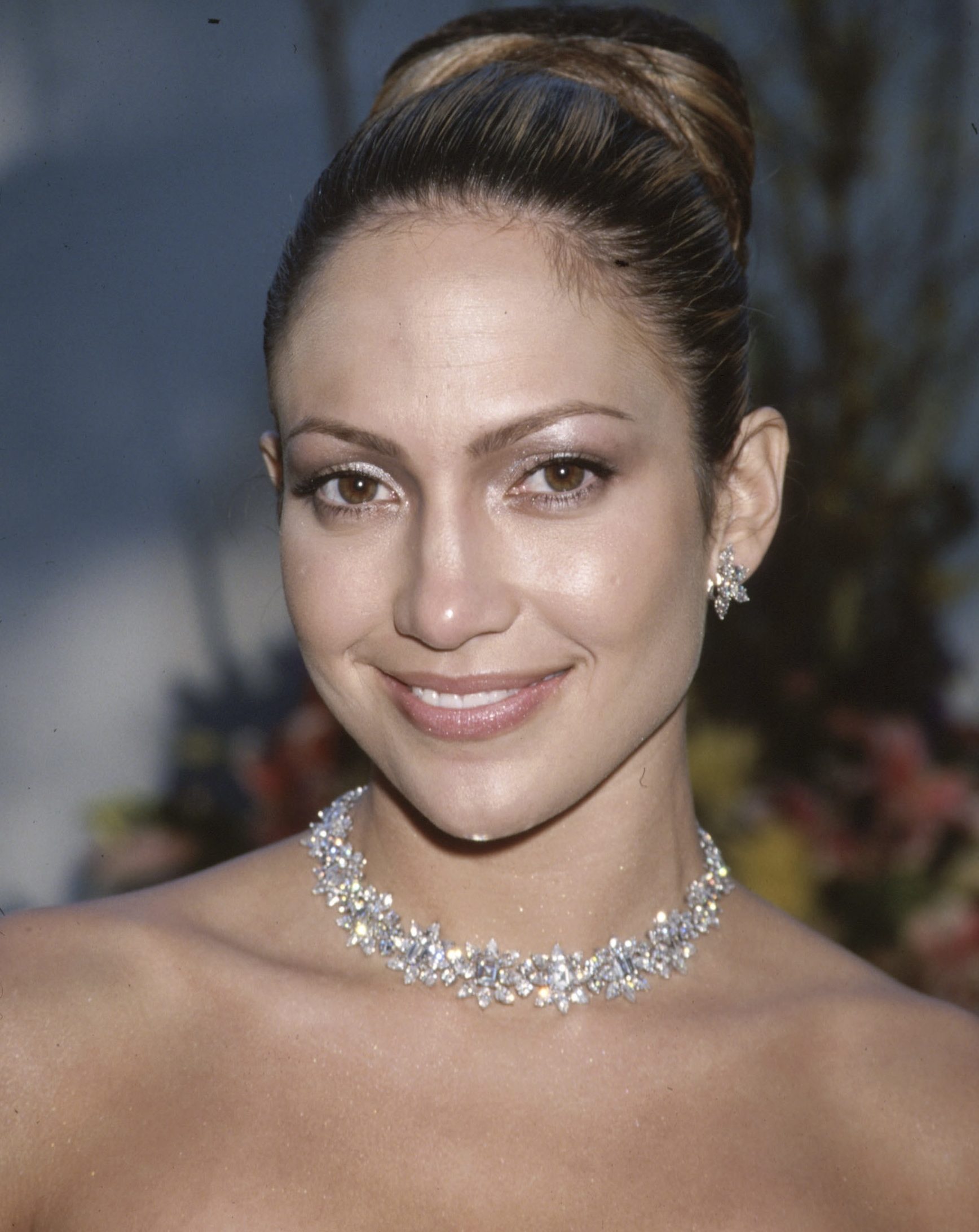 Oscars Jewelry: Jennifer Lopez wore diamond Harry Winston jewelry at the 1999 Academy Awards