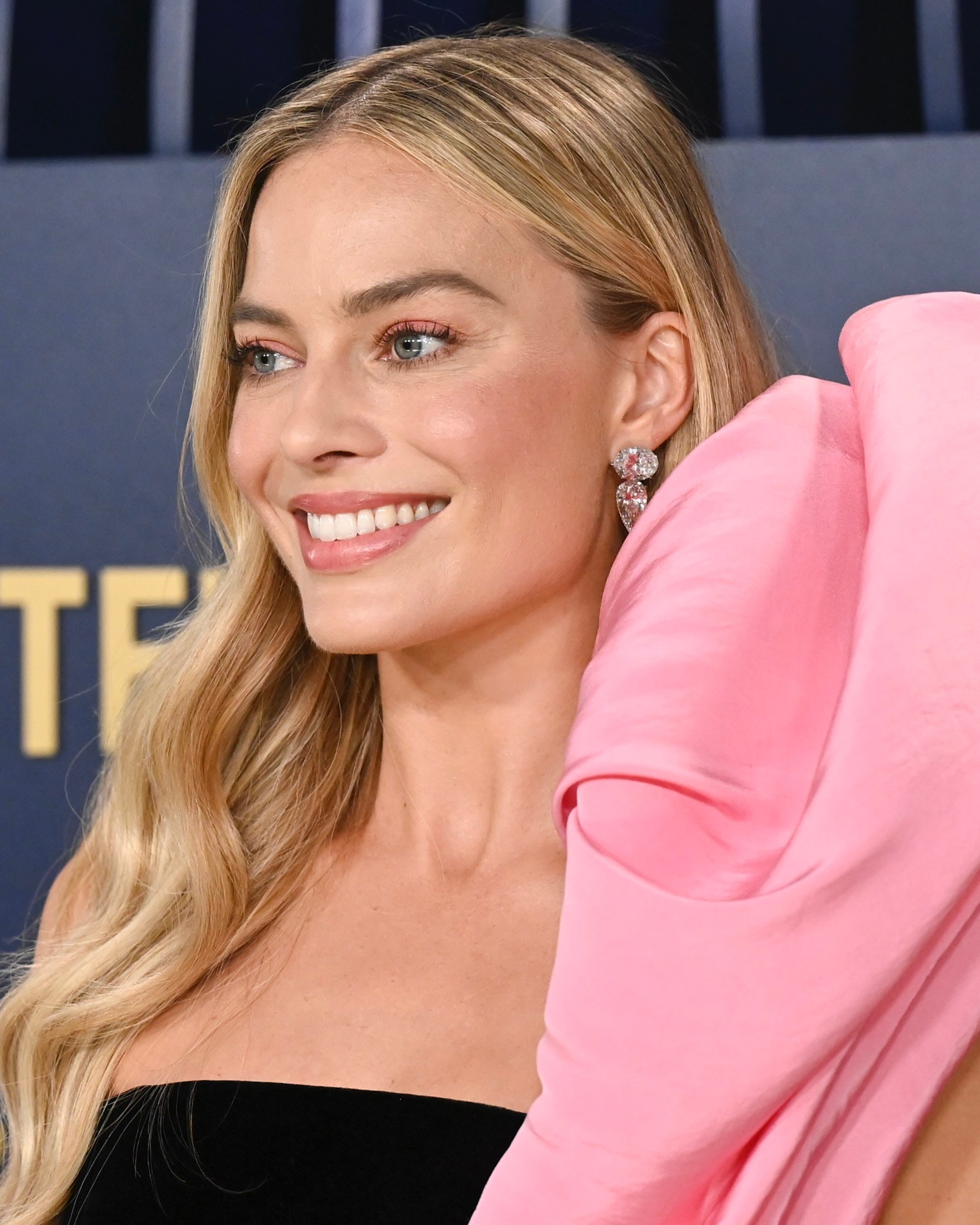 Margot Robbie Wore Lorraine Schwartz Jewelry to the 2024 SAG Awards