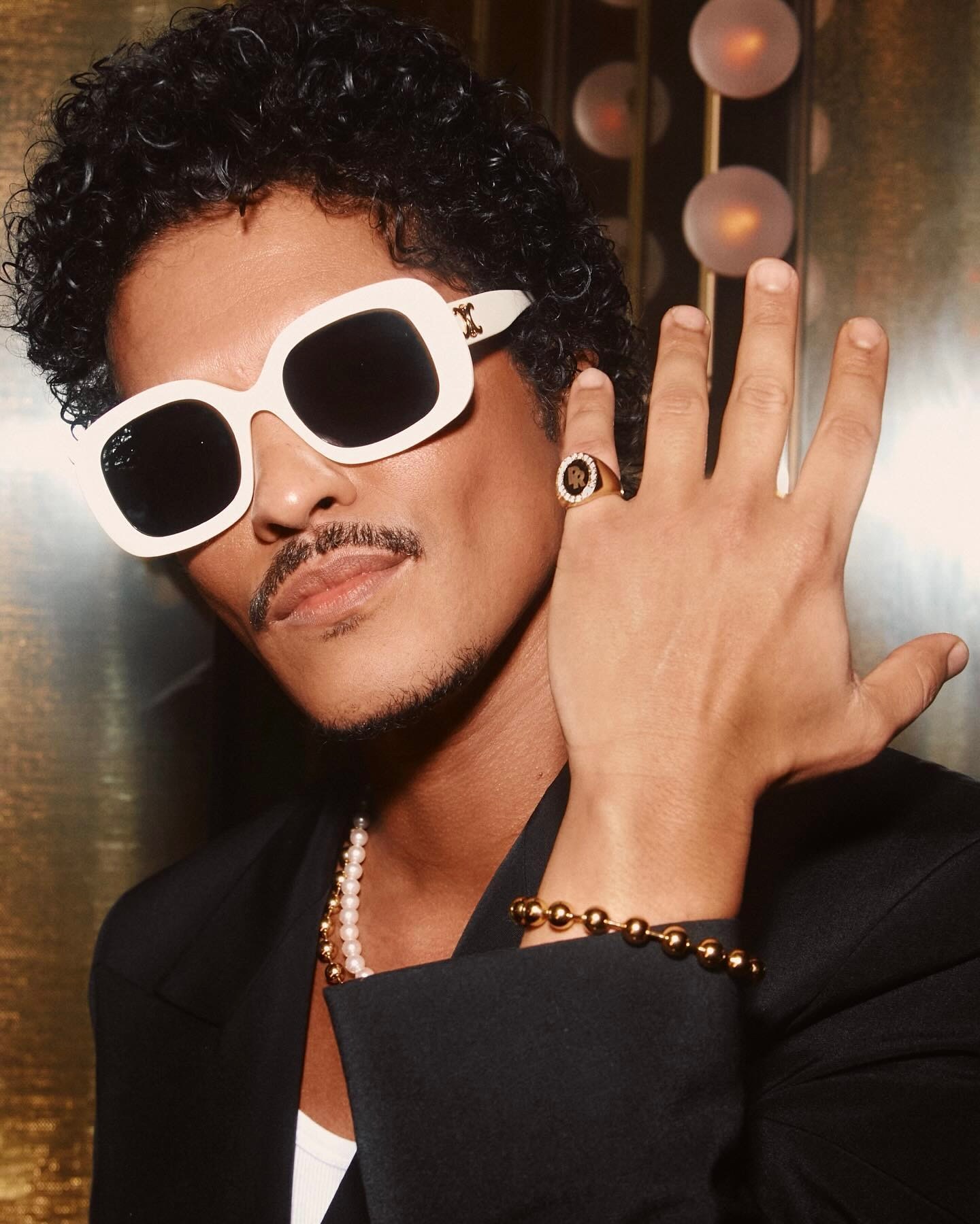 Bruno Mars wearing diamond pinky ring mens pinky rings