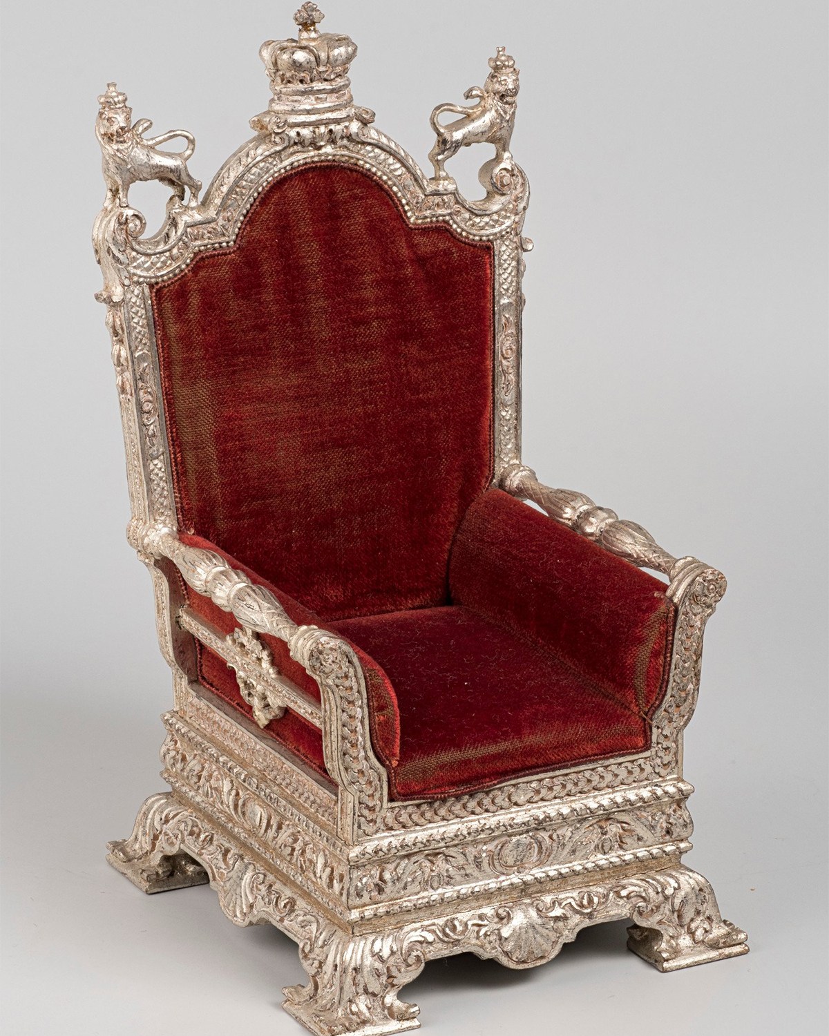 Throne in Queen Mary's Dolls' House