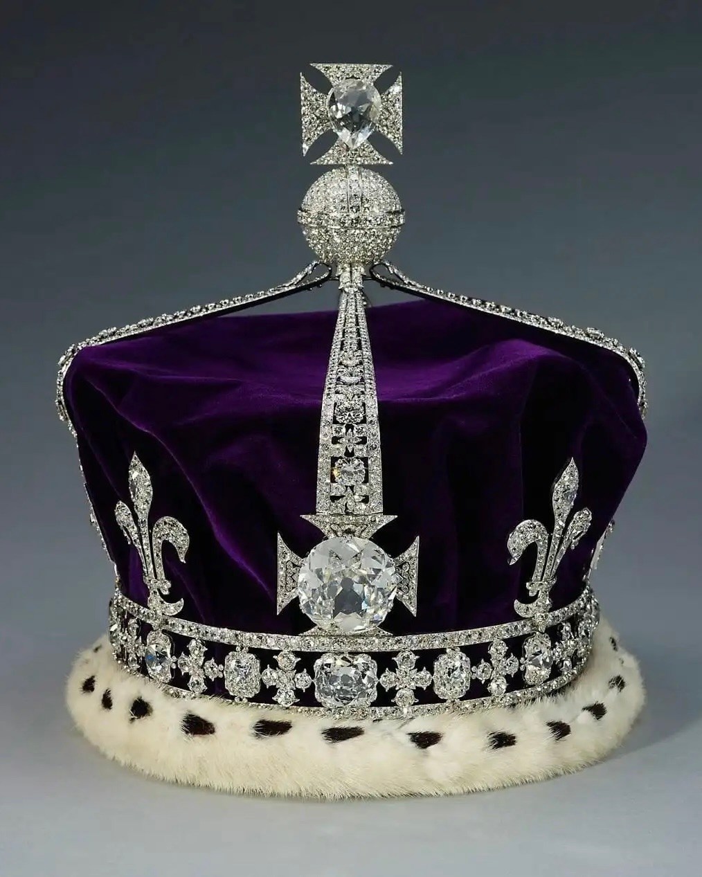 The Crown of Queen Elizabeth the Queen Mother, 1937. It is set with the Koh-i-Noor Diamond. (Getty Images)