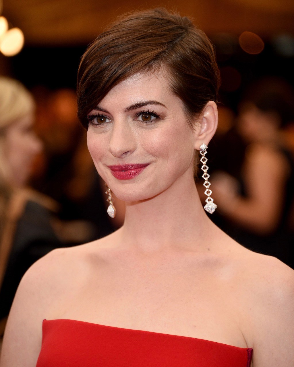 anne hathaway 2014 met gala