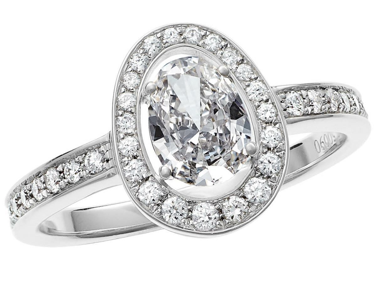 Mellerio Cut ring featuring a central Mellerio Cut diamond