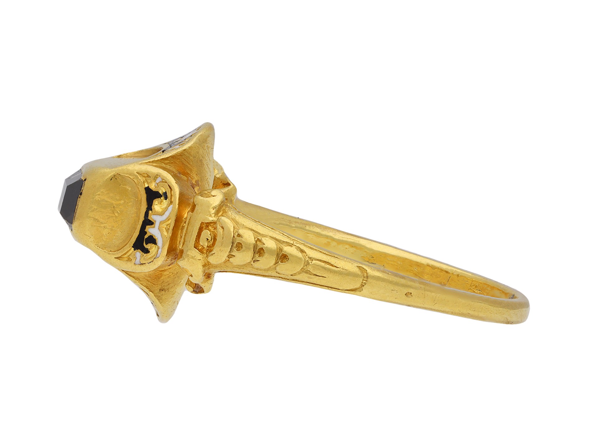 Renaissance jewelry: Tudor table cut diamond ring
