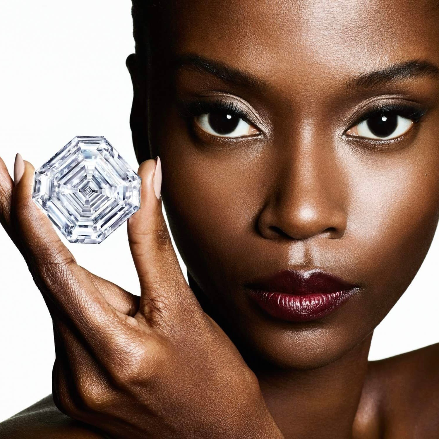 A model holding the Graff Lesedi La Rona Square Emerald Cut Diamond