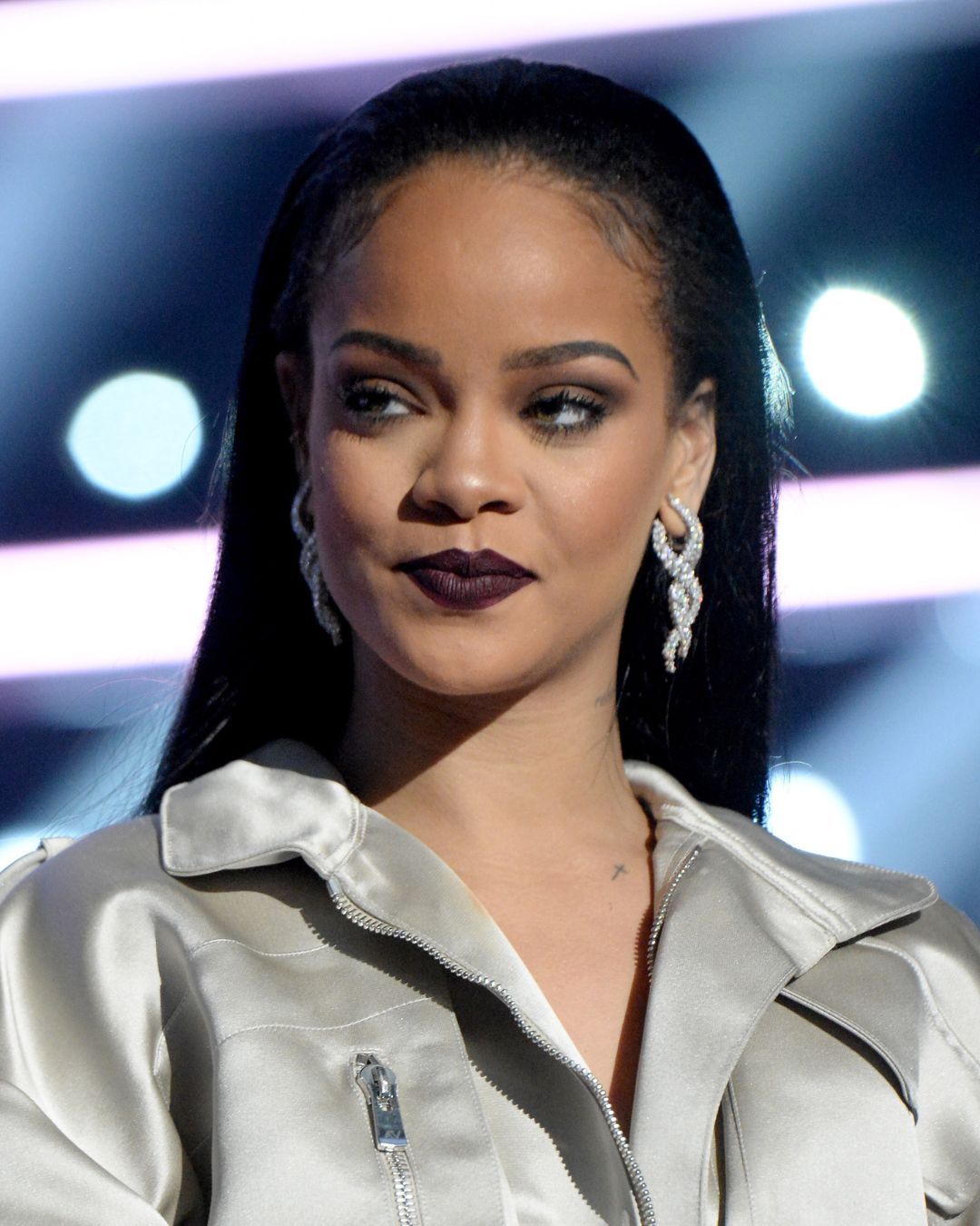 Rihanna Wore Yeprem Diamond Earrings at the 2016 MTV VMAs