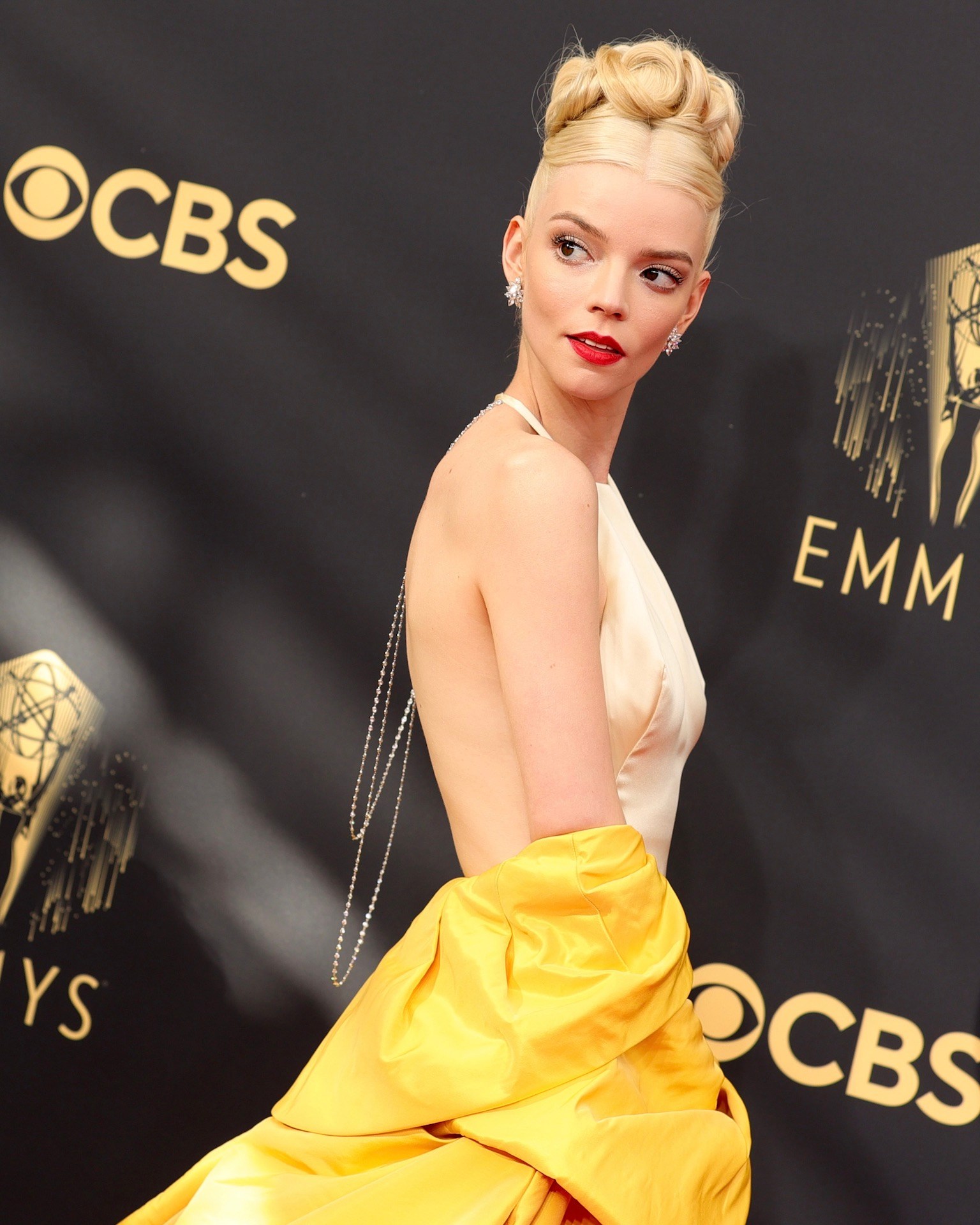 Anya Taylor-Joy Wore Tiffany & Co. to the 2021 Emmy Awards