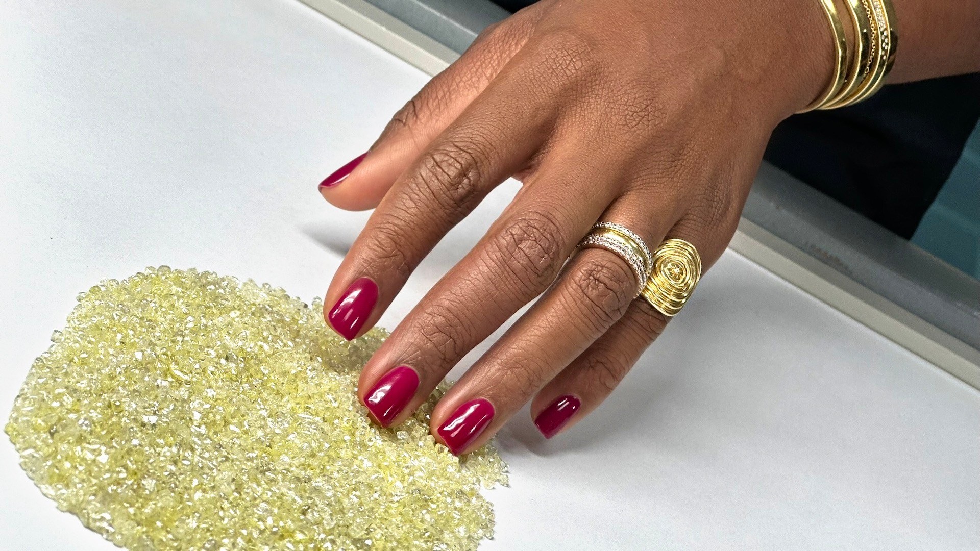 sustainable jewelry: designer Almasika