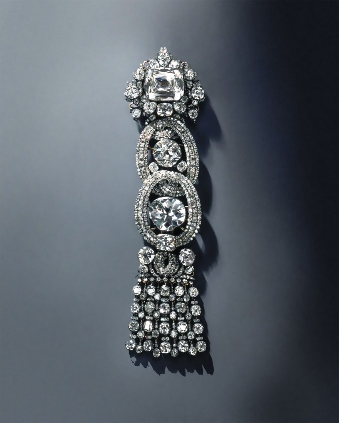 Lost Diamonds Dresden White from Dresden State Art Collections that was never recovered