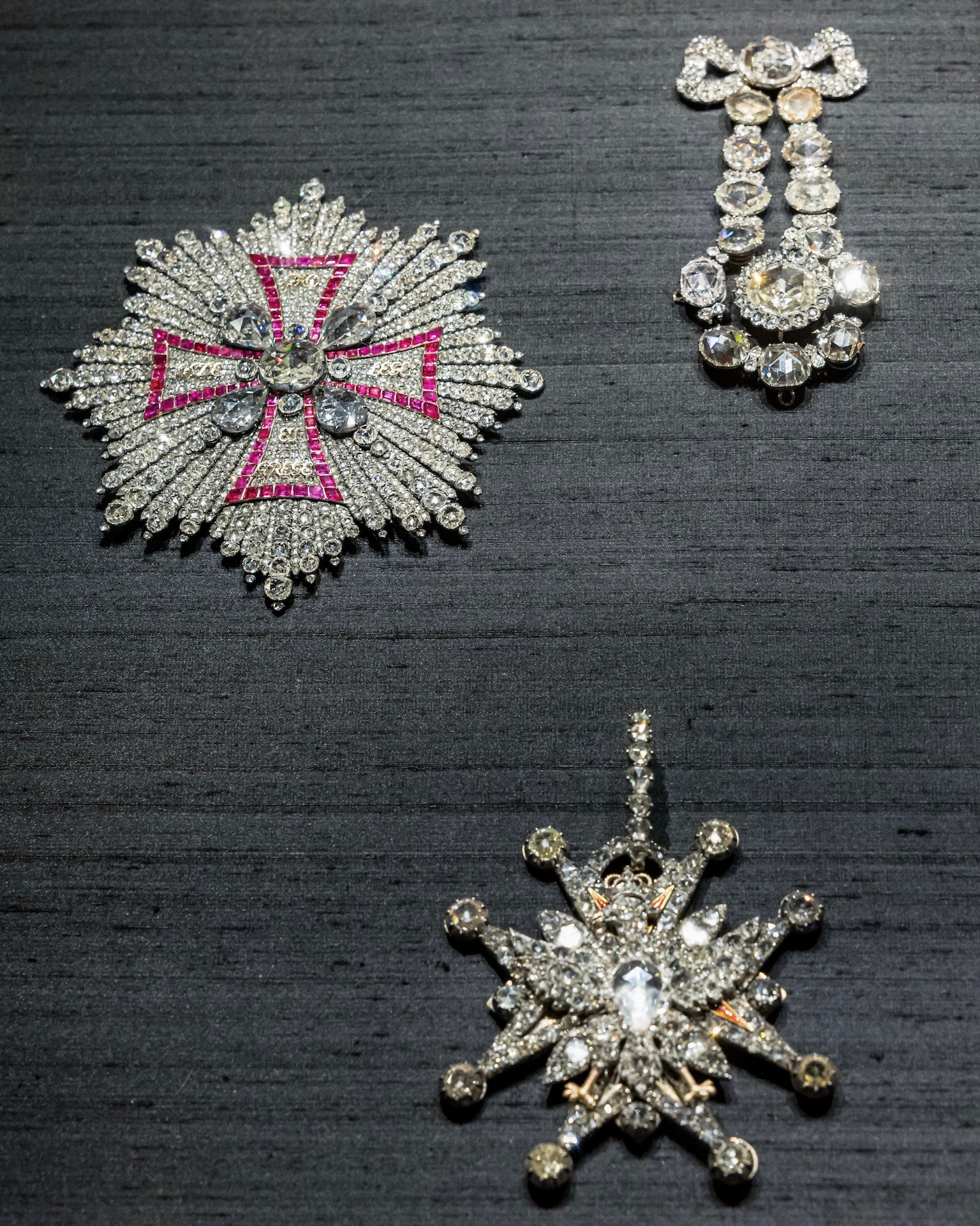 A brooch and two pendants that were stolen in the Dresden Green Vault robbery