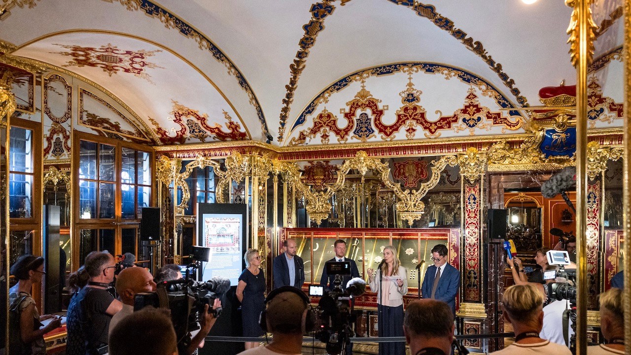Saxony State Premier Michael Kretschmer (C) and the Director General of Dresden's State Art Collections Marion Ackermann (2ndR) address media in front of the display case with some of the recovered jewelry during a press event in the Green Vault celebrating the recovered items returning. (Getty Images)