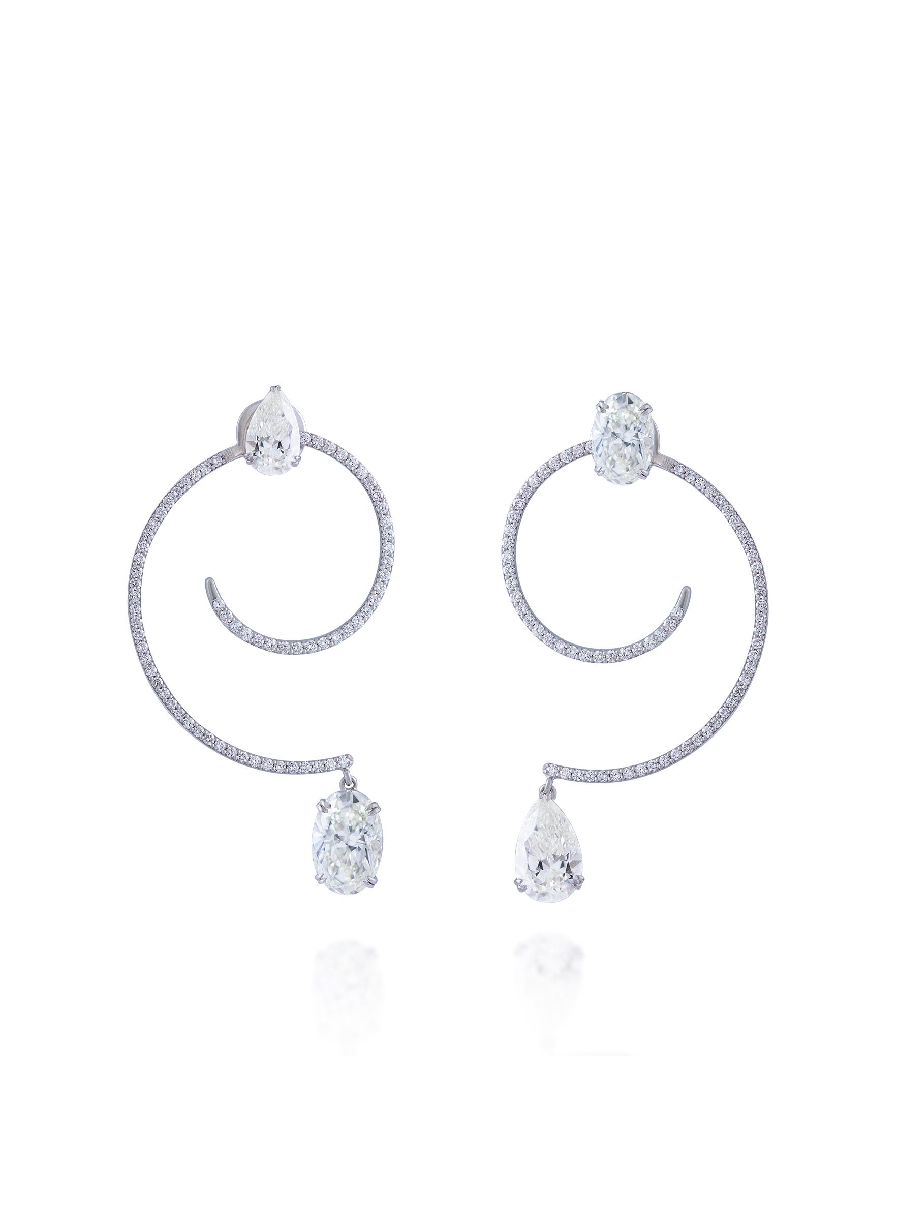 ARAYA Fine Jewellery Elegant Diamond Pieces with Oval Cut