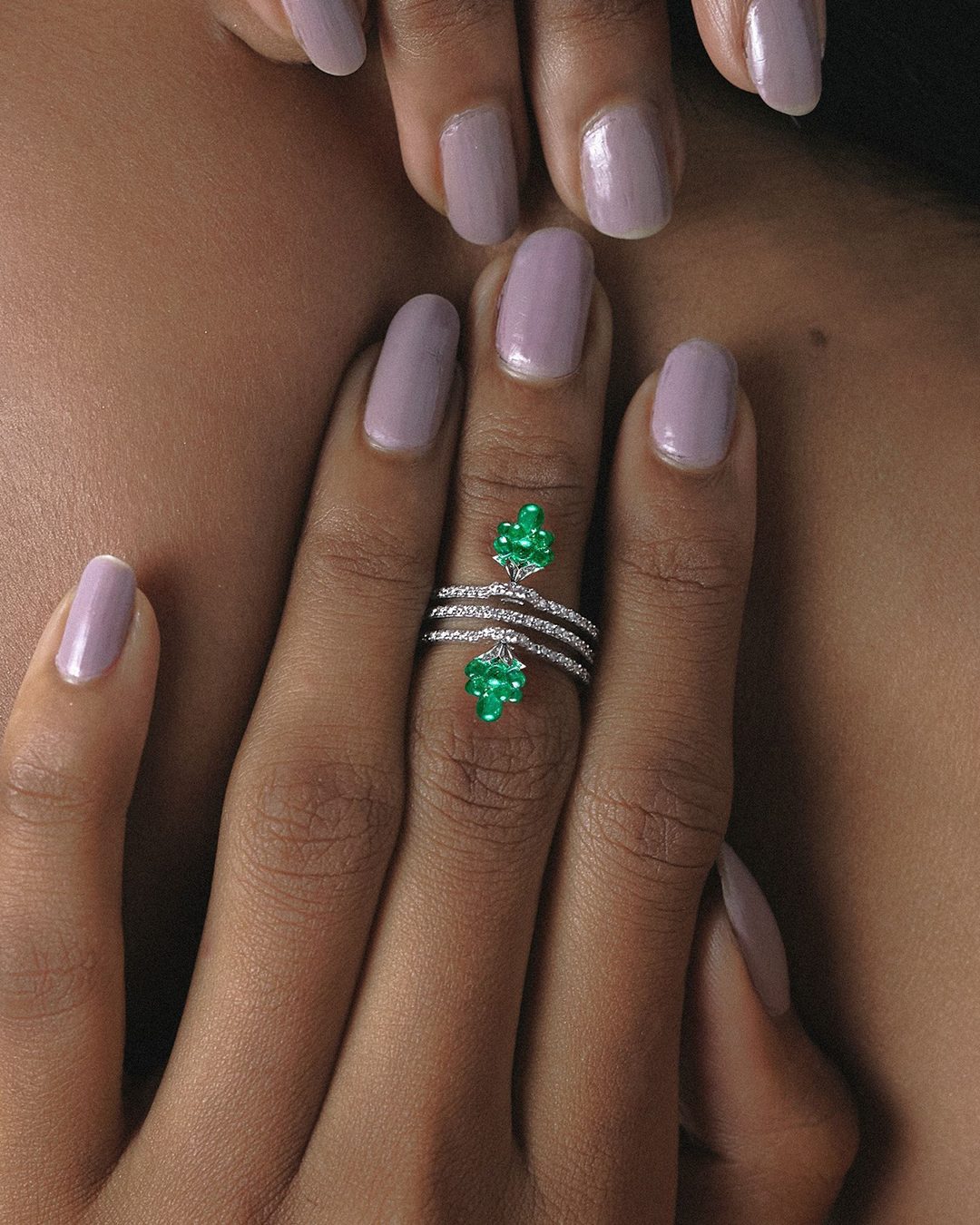 White gold midi ring with diamonds and green emeralds by Sajjante Jewels