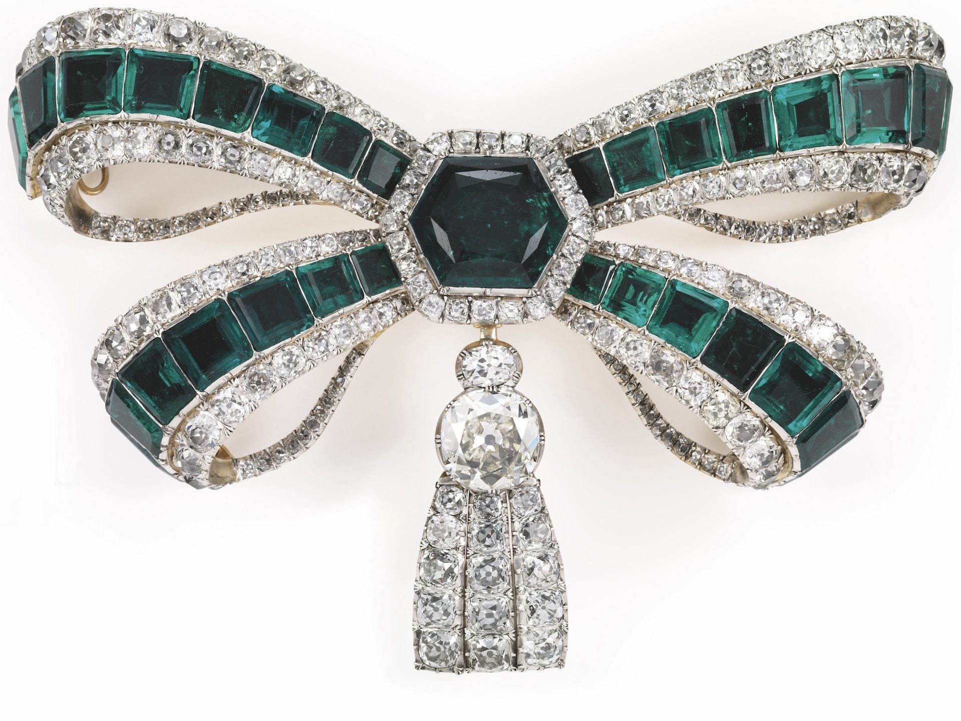 Queen of Spain, Maria Bárbara de Bragança's Diamond & Emerald Bow. Courtesy of The Royal Treasure Museum.