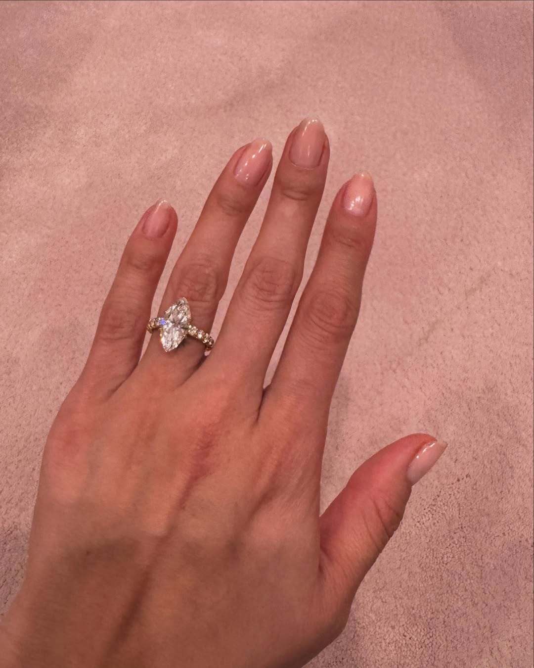 Selena Gomez Engaged: engagement ring
