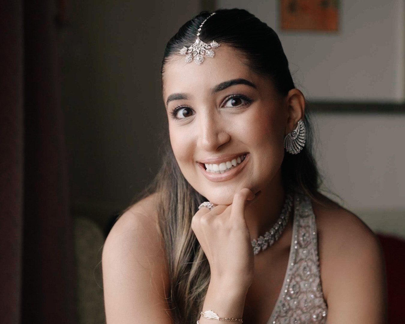 Julia Chafe wearing Sajjante maang tika and diamond ear climbers at the Ambani wedding.