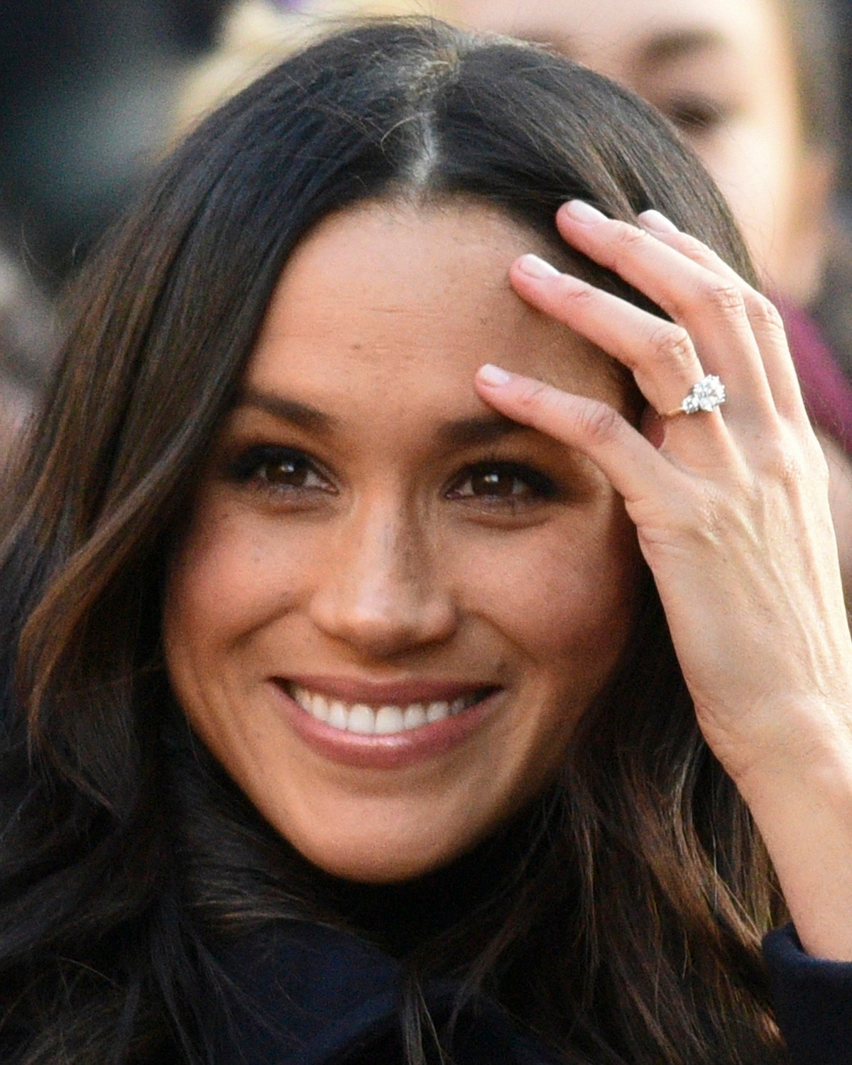 Meghan Markle displays her engagement ring on December 1, 2017. (Photo by Oli SCARFF / AFP) (Photo by OLI SCARFF/AFP via Getty Images)