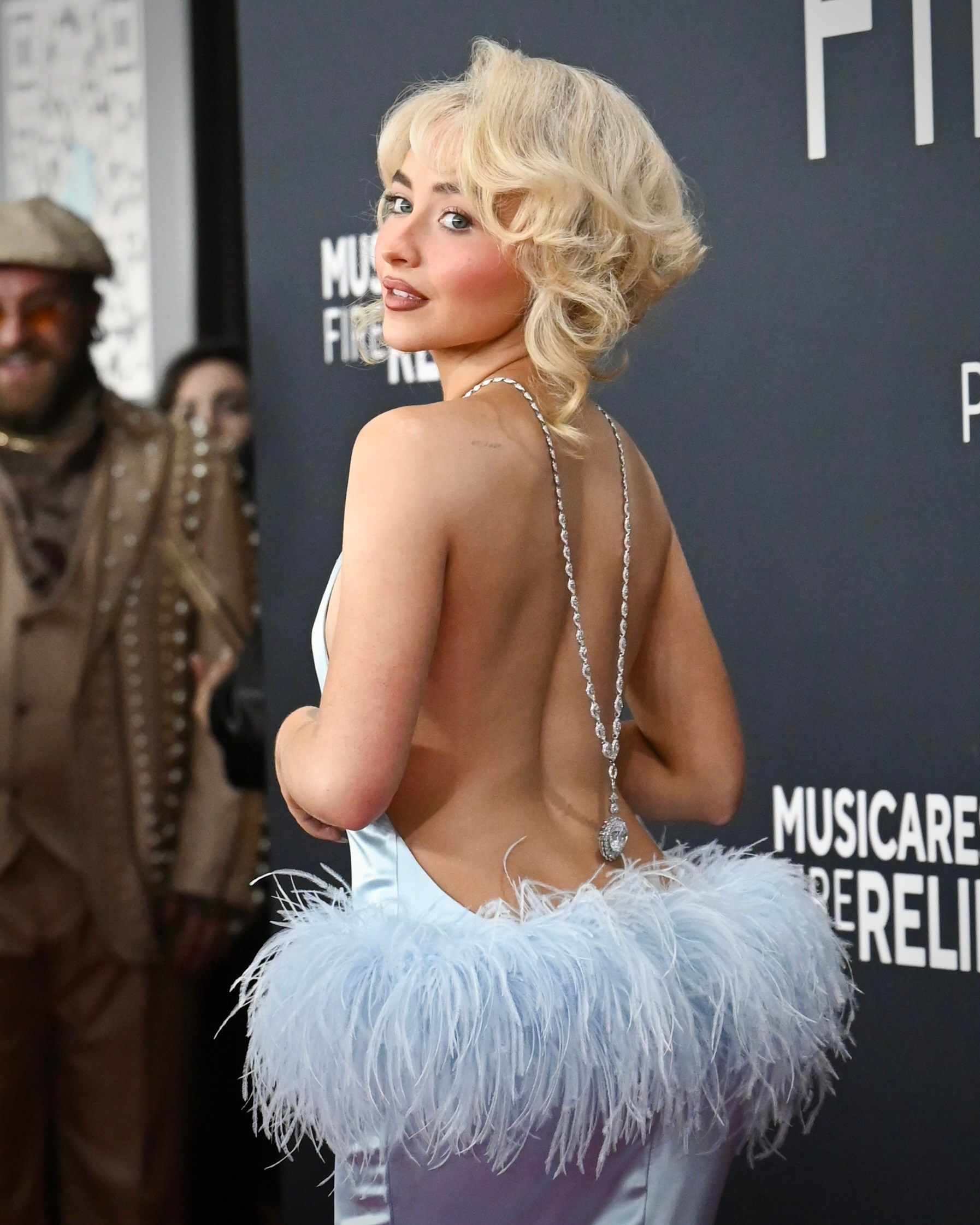 Sabrina Carpenter wore Chopard diamond jewelry at the Grammy Awards 2025.