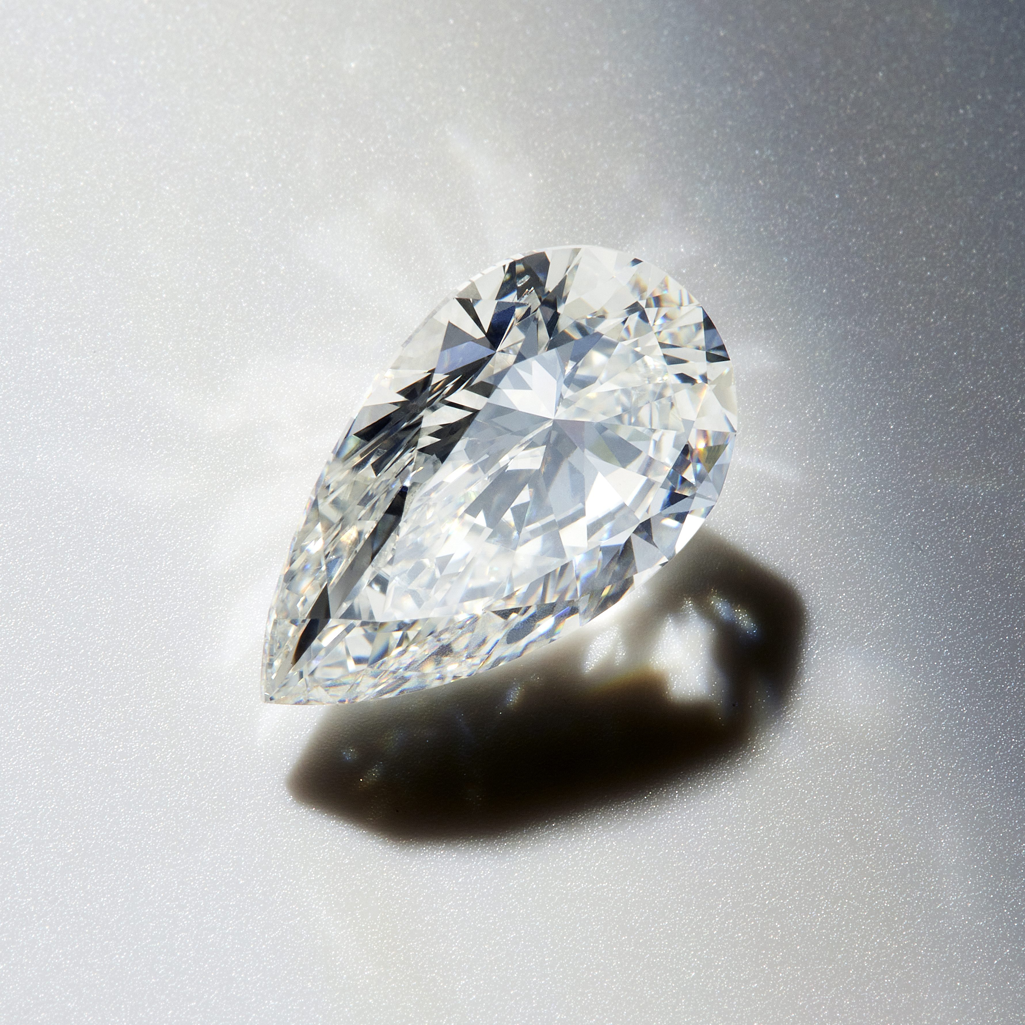 Pear shaped engagement rings