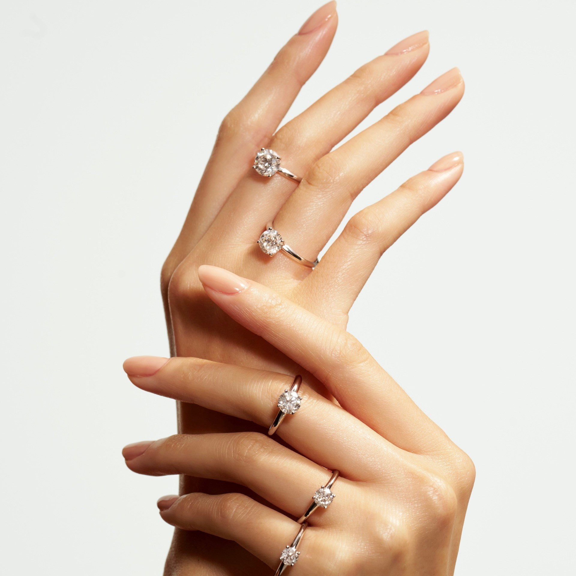 diamond color scale: diamond rings on hands