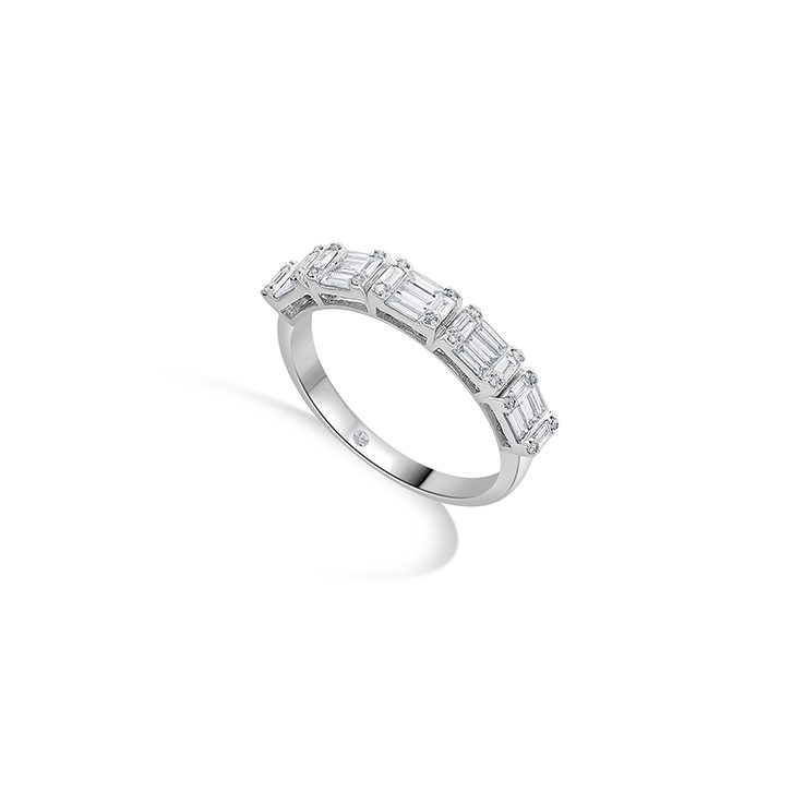 Sparkling ring from Zen diamonds