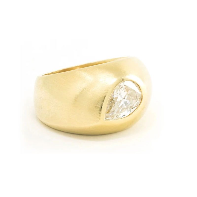 pear shaped diamond engagement ring