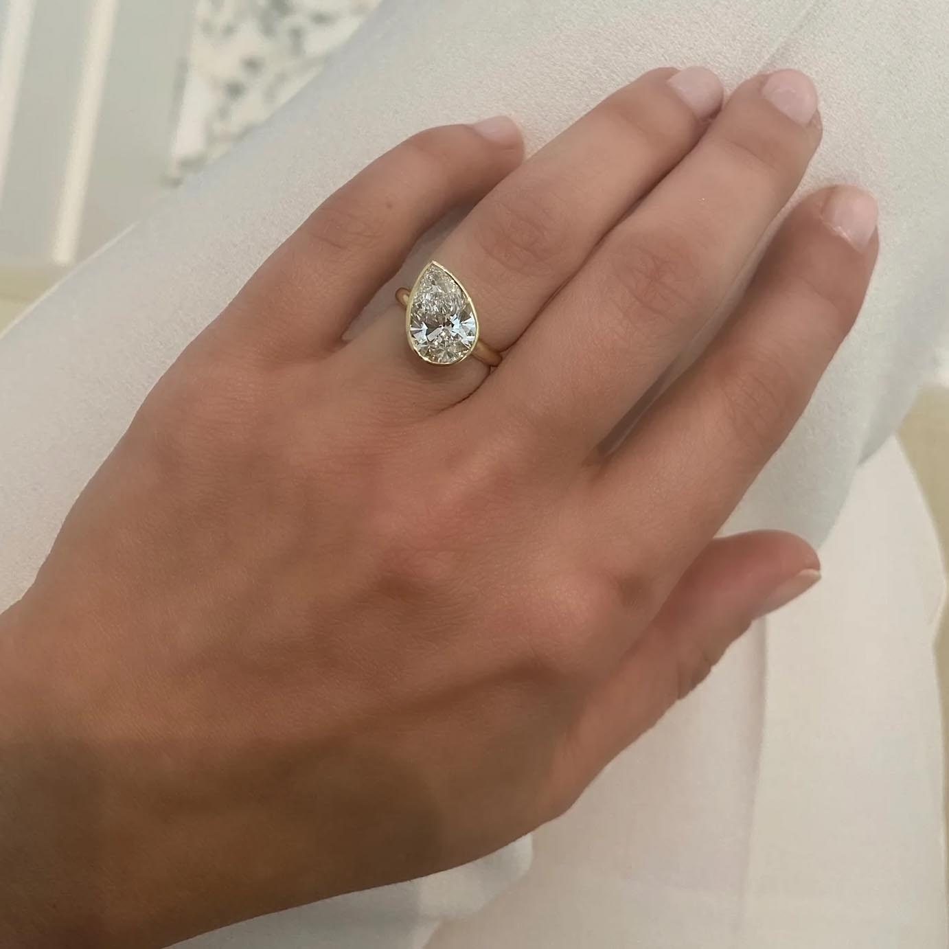 pear shaped diamond engagement ring